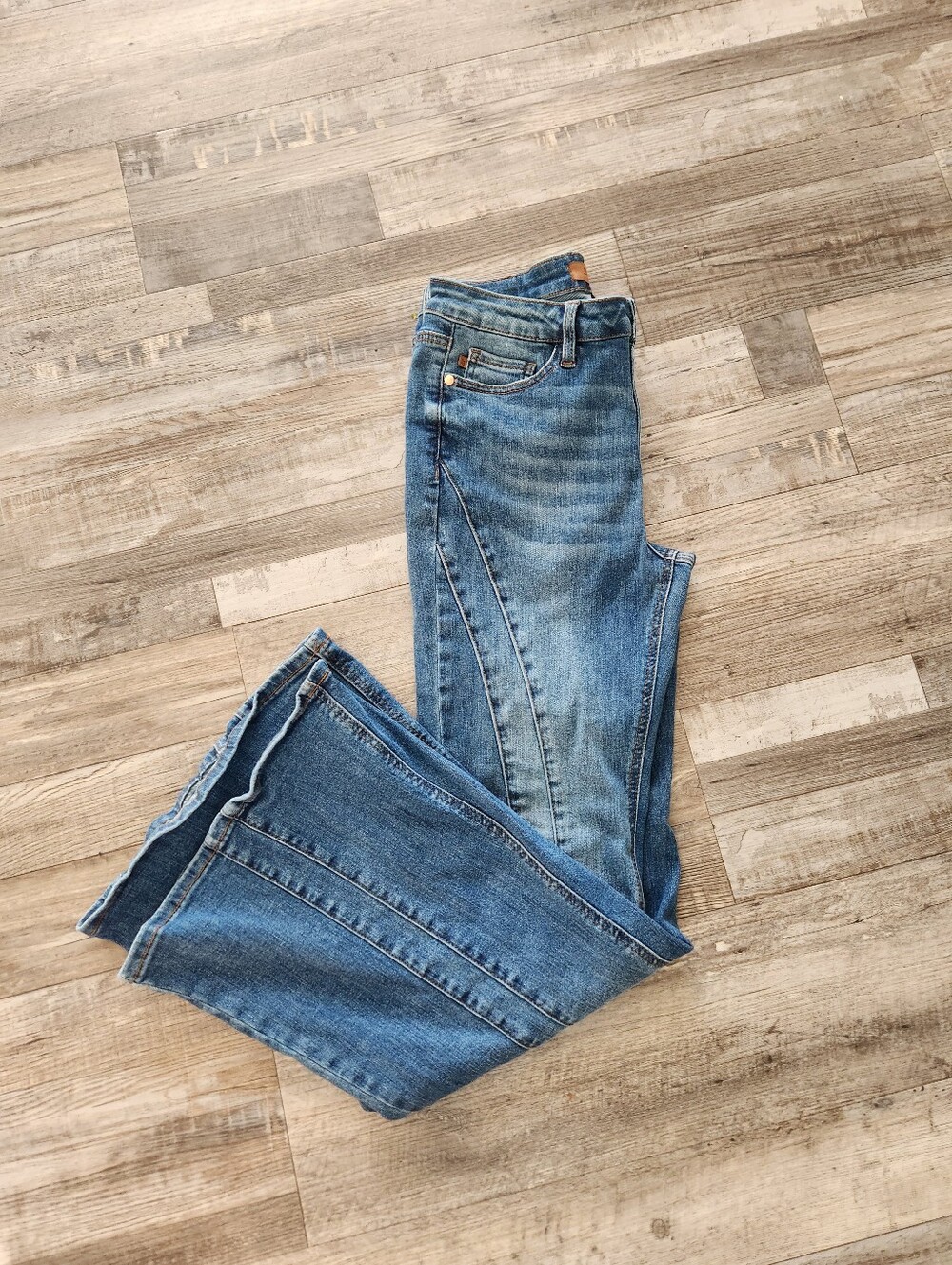 Judy Blue Golden Hour midrise flare jeans 11/30 - Picture 3 of 16